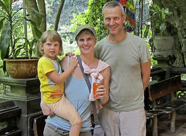 Marie-Luise Kchler, Christian Mls und Tochter Elena in Indonesien  | Foto: Privat