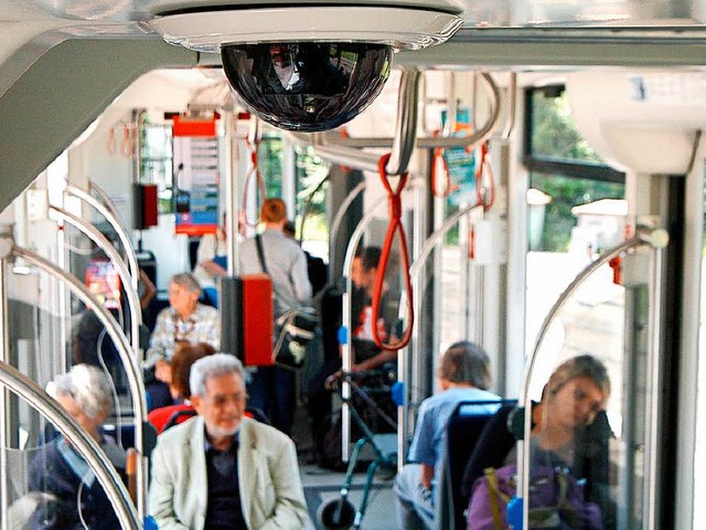 Eine berwachungskamera in der Straenbahn  | Foto: Thomas Kunz