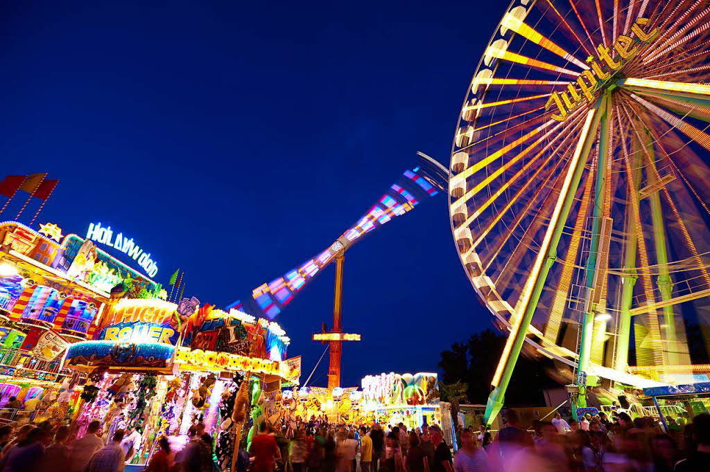 Schausteller und Marktleute beginnen mit Aufbau der Herbstmesse