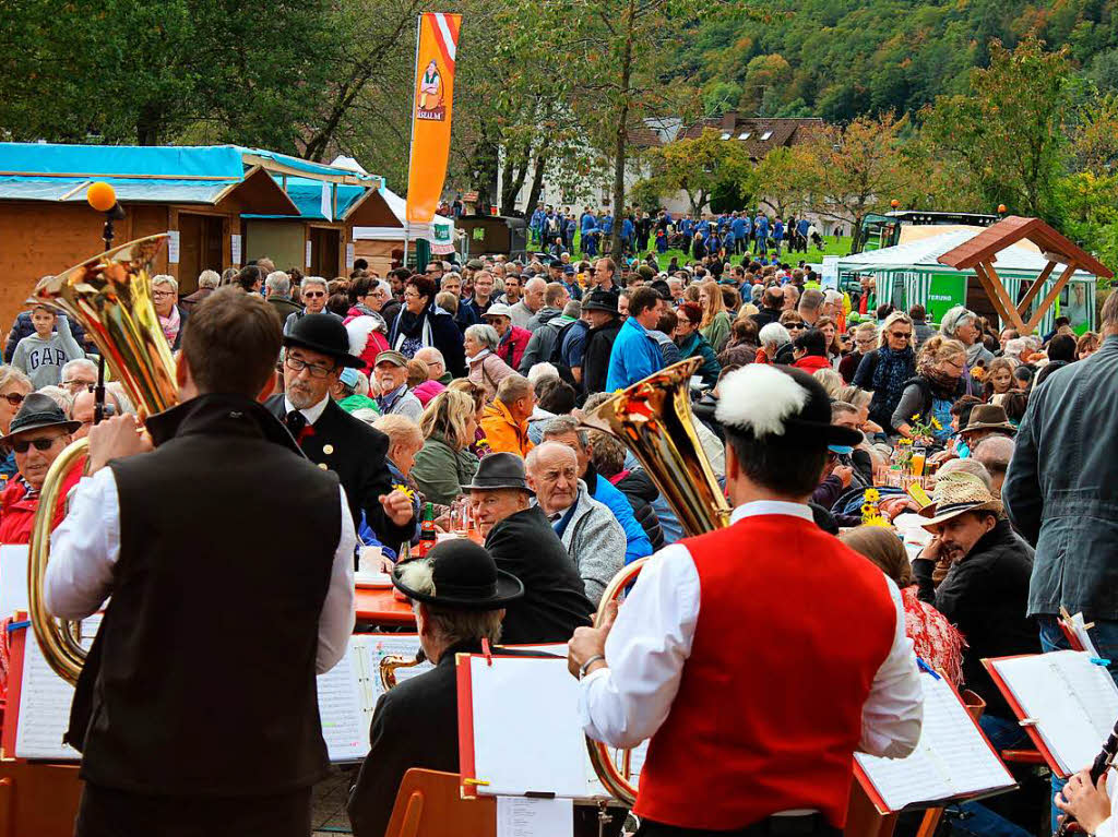 Volksfeststimmung beim Almabtrieb in Oberried