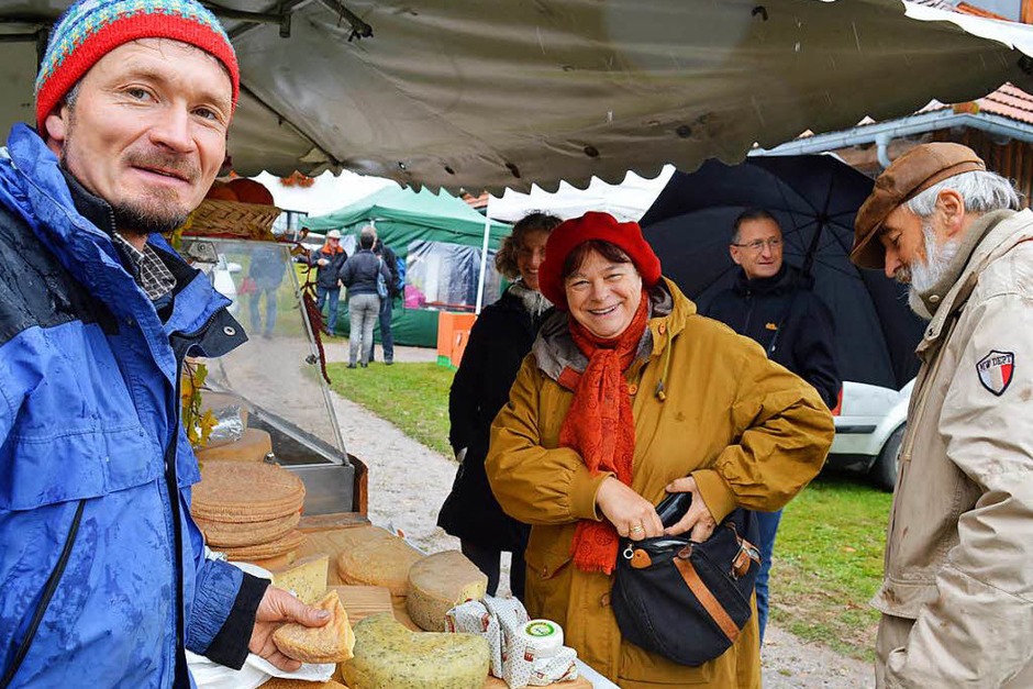 Eine große Vielfalt regionaler Produkte aus Landwirtschaft und Kunsthandwerk bot der Erntemarkt beim Klausenhof. Eine große Vielfalt regionaler Produkte aus Landwirtschaft und Kunsthandwerk bot der Erntemarkt beim Klausenhof.