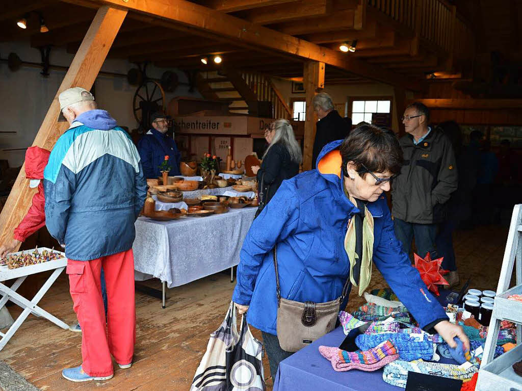 Eine groe Vielfalt regionaler Produkte aus Landwirtschaft und Kunsthandwerk bot der Erntemarkt beim Klausenhof.