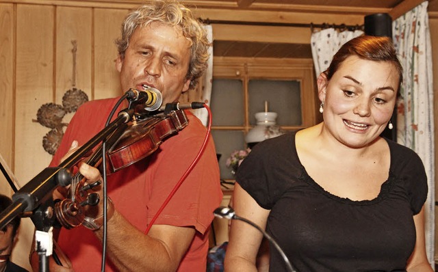 Wolfgang Rogge (links) von der Stifte-Band und Kathrin Ruesch im Duett.  | Foto: Eva Korinth