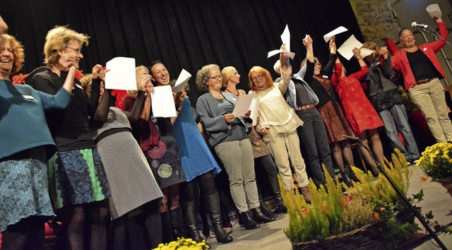 Frauen feiern das Jubilum der Beratungsstelle.   | Foto: Barbara Ruda