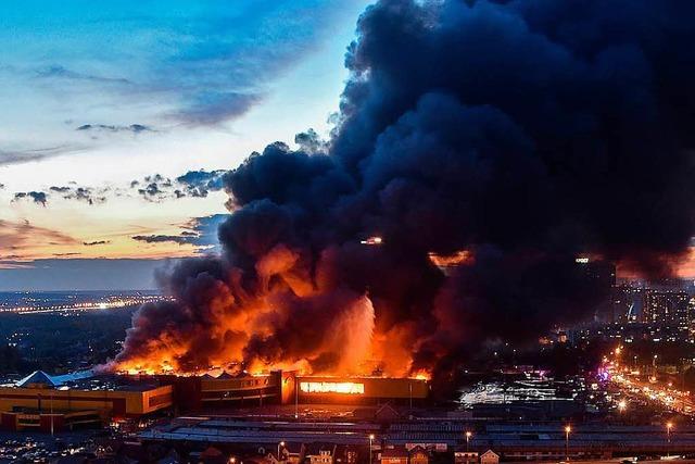 Brand in Moskauer Baumarkt – 3000 Menschen in Sicherheit gebracht