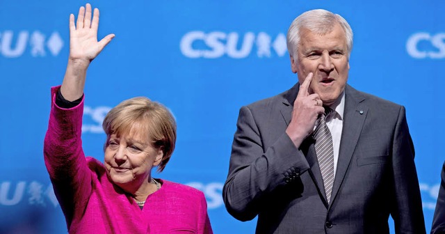 CDU-Chefin  Merkel (CDU) und CSU-Chef ...s war der Obergrenzenstreit ungelst.   | Foto: dpa