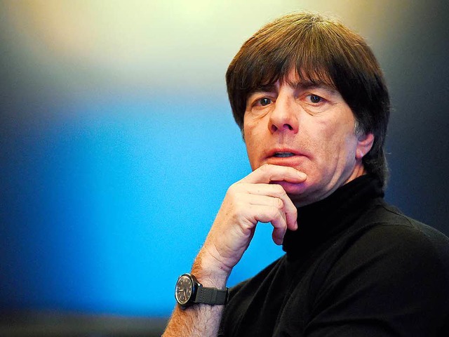 Mit ganzem Herzen beim DFB, im Kopf ma... im Ausland: Bundestrainer Joachim Lw  | Foto: dpa