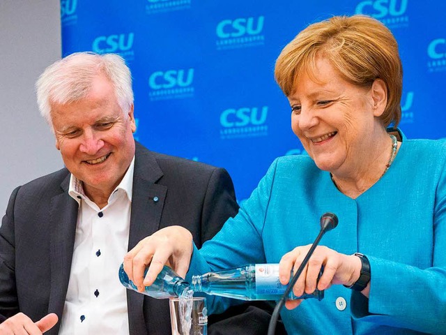 Horst Seehofer (CSU) und Angela Merkel (CDU)  | Foto: dpa