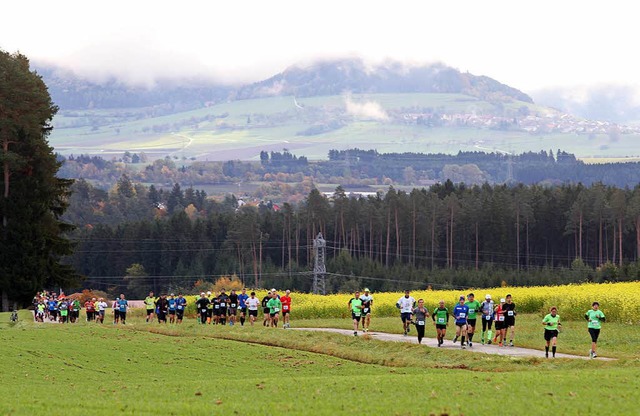 Von den 600 gemeldeten Marathonlufern...gen starteten 525, ins Ziel kamen 517.  | Foto: Dieter Reinhardt