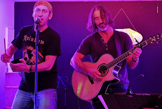 Wolfgang Bieler (links) und Frank Nge...ffer&#8220; kernigen Akustik-Rock ab.   | Foto: Knstle