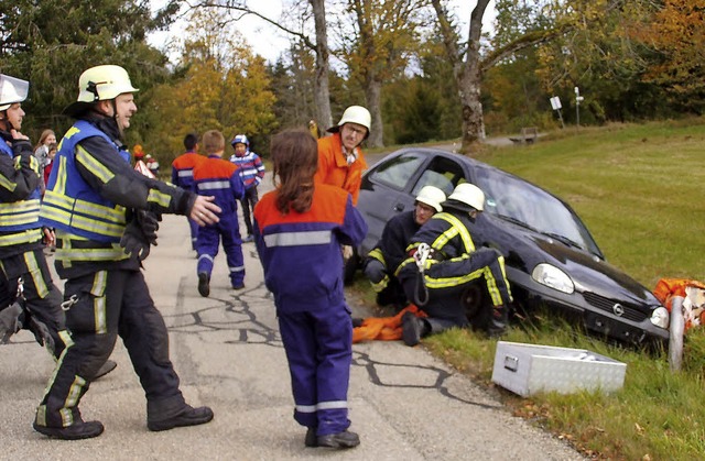 Bei diesem Unfall ging es um Menschenr...Fahrzeug vom Unfallort wegzugeleiten.   | Foto: Cornelia Selz