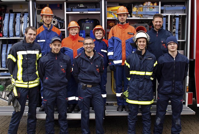 Der besondere Stolz der Feuerwehrabtei...achwuchs mit Jugendleiter Eric Hfer.   | Foto: Paul Schleer