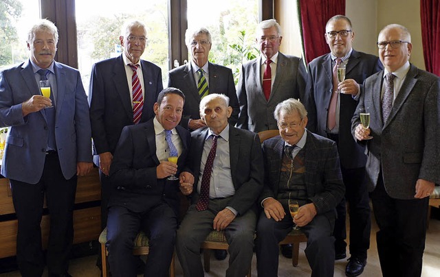 Eine Delegation aus Breisach gratulier...wig Vetter zu seinem 100. Geburtstag.   | Foto: Manuela Schmitt