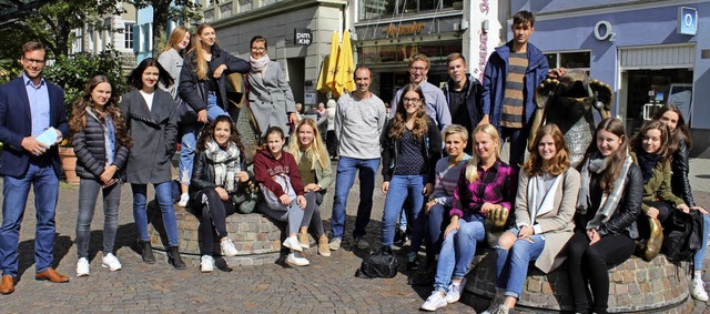 Gruppenbild vor den &#8222;Vgeln&#8220; frs Erinnerungsalbum   | Foto: schule