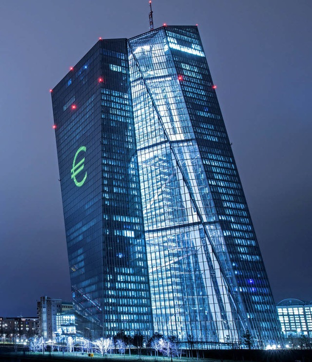 Die Europische Zentralbank (hier die ...ituten in der Eurozone gute Noten aus.  | Foto: dpa