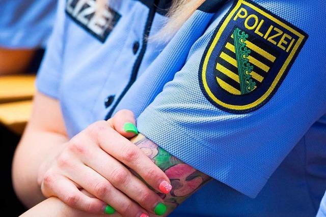Polizisten sollen dezente Tätowierungen zeigen dürfen