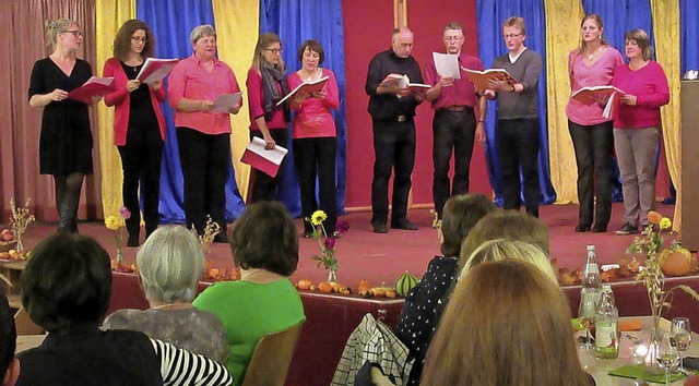 Mit Liedern bereicherte die Gruppe &#8...atholischen Kirchengemeinde Kenzingen.  | Foto: Reiner Merz