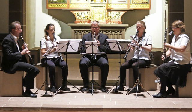 Als Gast trat ein Klarinettenensemble des Freiburger Blasorchester auf  | Foto: Georg Vo