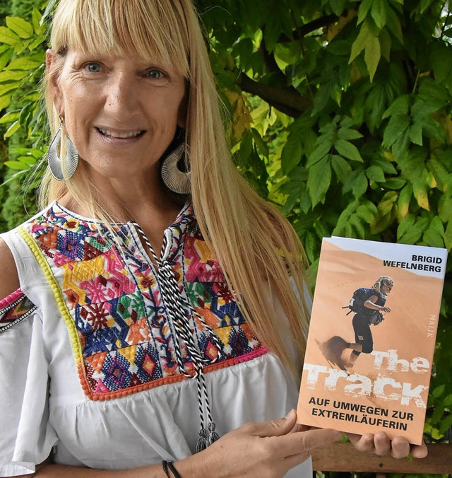Brigid Wefelnberg hat ihr erstes Buch geschrieben.  | Foto: Andrea Steinhart