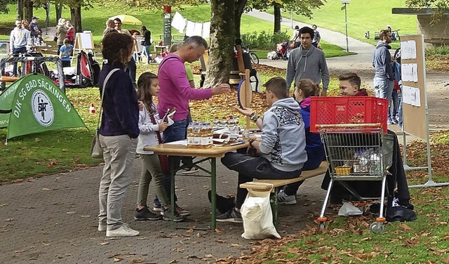 Zahlreiche Stnde haben bei der Freize...Verweilen und Informieren eingeladen.   | Foto: Privat