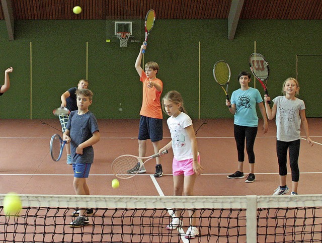 Auch Tennis gehrte zu den Programmpun...ie sich groer Beliebtheit erfreuten.   | Foto: Jrn Kerckhoff