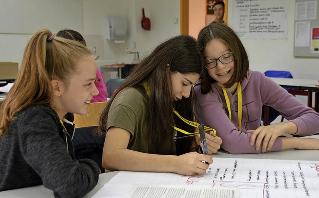 Clara, Fatme und Christine (von links)...ieder einer fiktiven Stadtverwaltung.   | Foto: Horatio Gollin