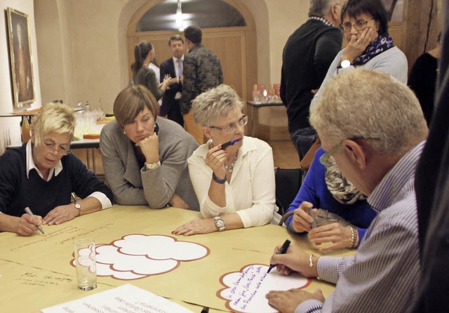 Im Brgersaal wurde unter den Neubrge... Ettenheim der  Zukunft aussehen soll.  | Foto: Erika Sieberts