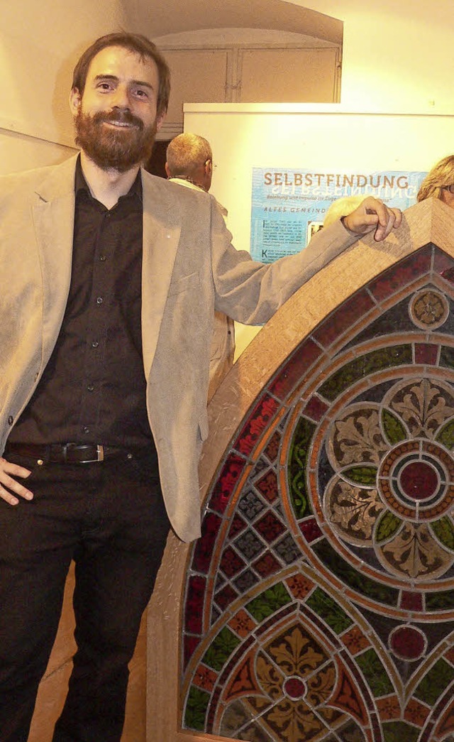 Stadtarchivar Ingo Donnhauser neben ei...en evangelischen Kirche in Waldshut.    | Foto: Tillessen