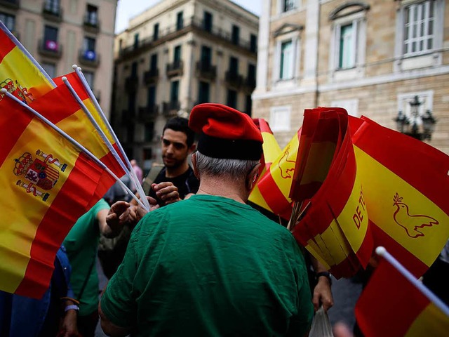 Spanische Flaggen gegen das Unabhngigkeitsreferendum  | Foto: dpa