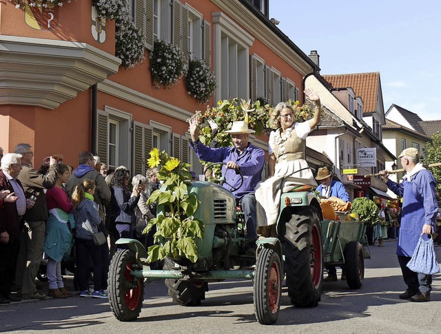 Der Brauchtumszug zum Herbstausklang z...ren zahlreiche Besucher nach Ihringen.  | Foto: Privat