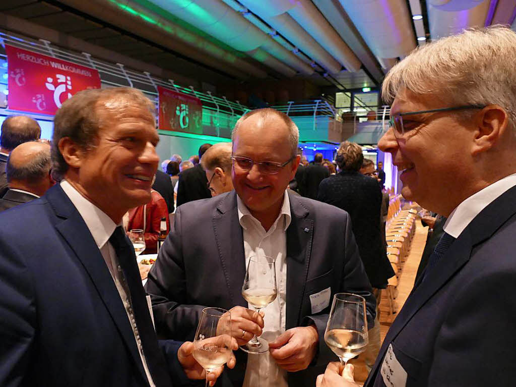 Oberbrgermeister Klaus Eberhardt (von links) mit zweien der Sprecher, Frank Pfister und Dirk Werner
