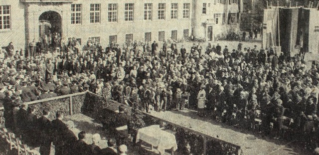 Der Talschulplatz in Wehr wurde 1967 z...deutsch-franzsischen Festlichkeiten.   | Foto: Archivbild: Hansjrg Bader