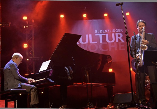 Pianist Helmut Lrscher und Saxophonis...hn spielen vor begeistertem Publikum.  | Foto: Andrea Steinhart