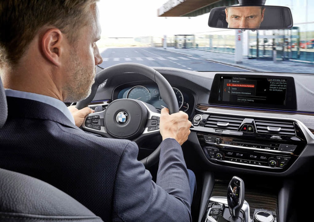 Moderne Fahrzeuge bieten zwar elektron...und speichern  aber auch viele Daten.   | Foto: BMW/dpa