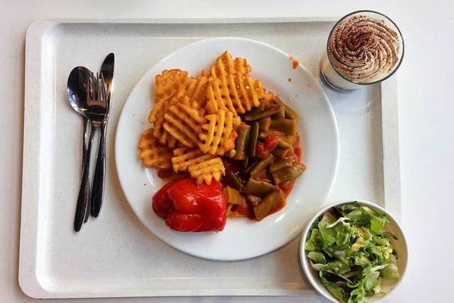 Ein Essen in der Mensa Rempartstrae: ...it Sahne drfte hier nicht vegan sein.  | Foto: Yvonne Weik