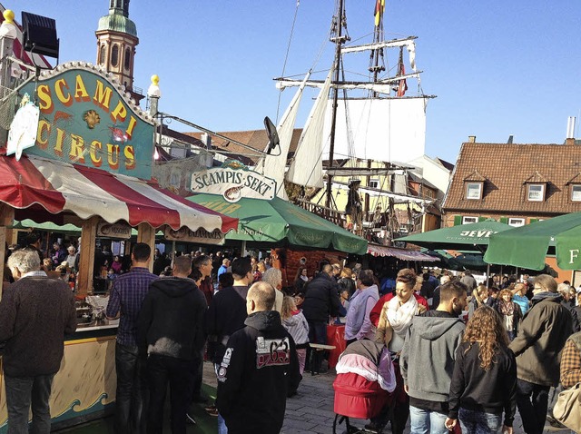 Publikumsmagnet Fischmarkt: Die Hansea...el ein &#8211; Unterhaltung inklusive.  | Foto: karin kaiser