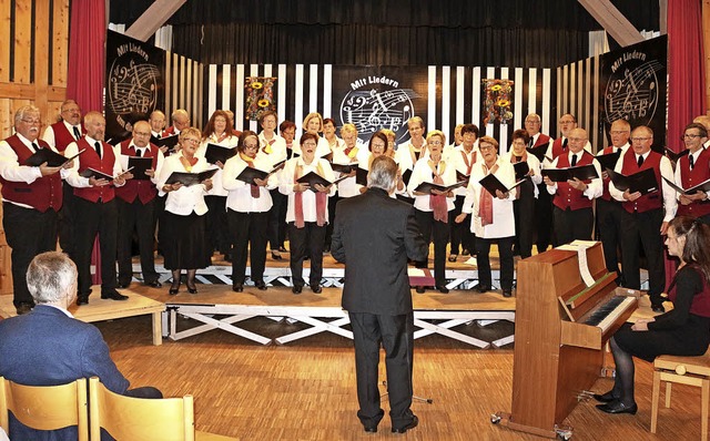 Der gemischte Chor bewies ein glnzend... Kostproben ihres herrlichen Gesangs.   | Foto: Fotos: Heiss