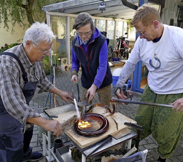 Drei Glasblser fr eine Neun (von lin...d Markus, Max Schlott und Jan Vyskcil   | Foto: Verena Pichler