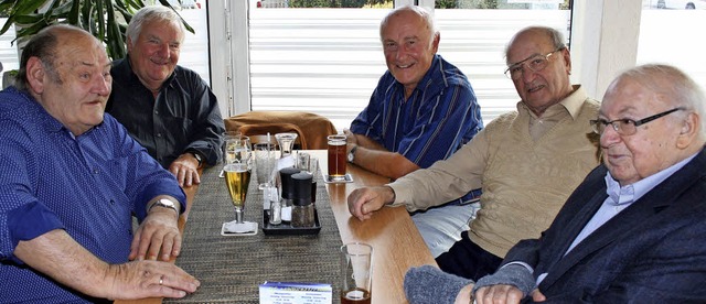 Der Stammtisch der Eisenbahner mit Grnder Heinz Schleyer vorne rechts.   | Foto: Weniger