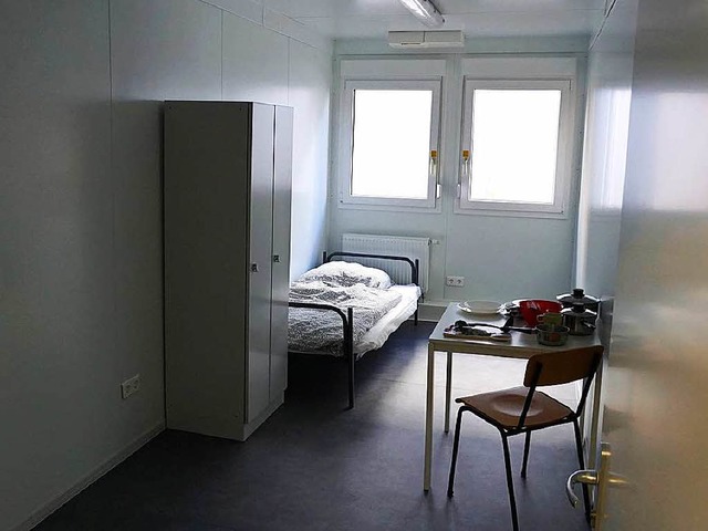 Jeder Bewohner der neuen Unterkunft hat ein 13 Quadratmeter groes Einzelzimmer.  | Foto: Fabian Vgtle