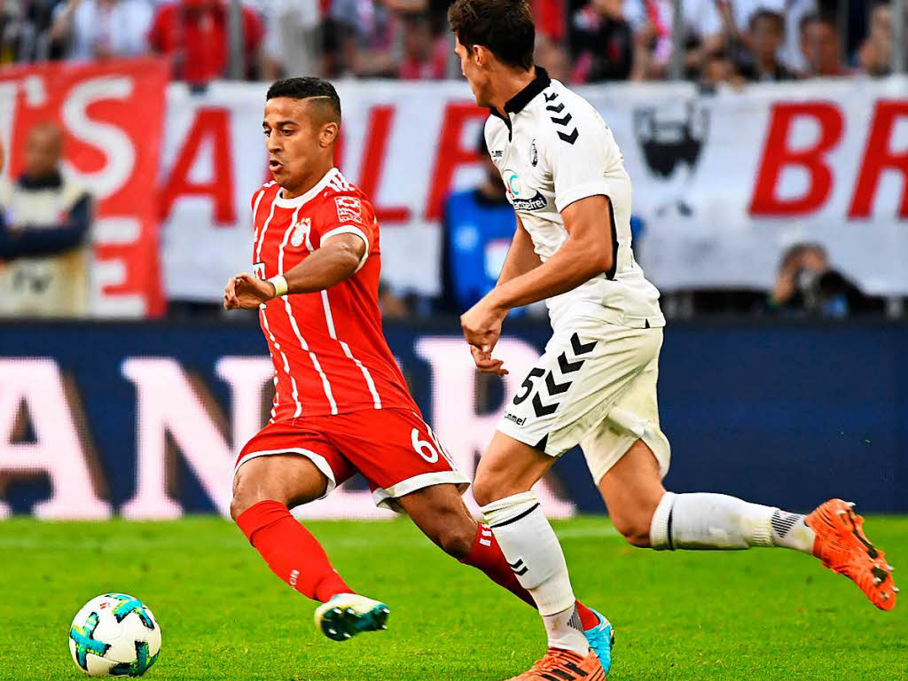 Der Spieler des Spiels erzielt das 3:0 fr die Bayern.