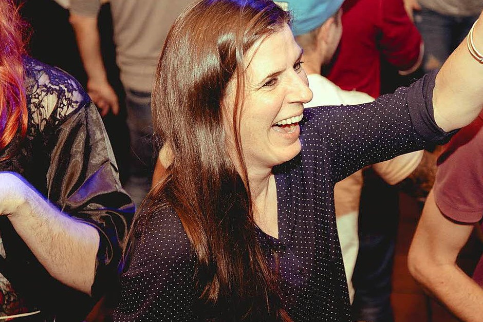 Bei der Veranstaltung "I love Knutschen" im Harmonie Gewölbekeller dreht sich alles um die Liebe. (Foto: Julia Klaus) Bei der Veranstaltung "I love Knutschen" im Harmonie Gewölbekeller dreht sich alles um die Liebe. (Foto: Julia Klaus)