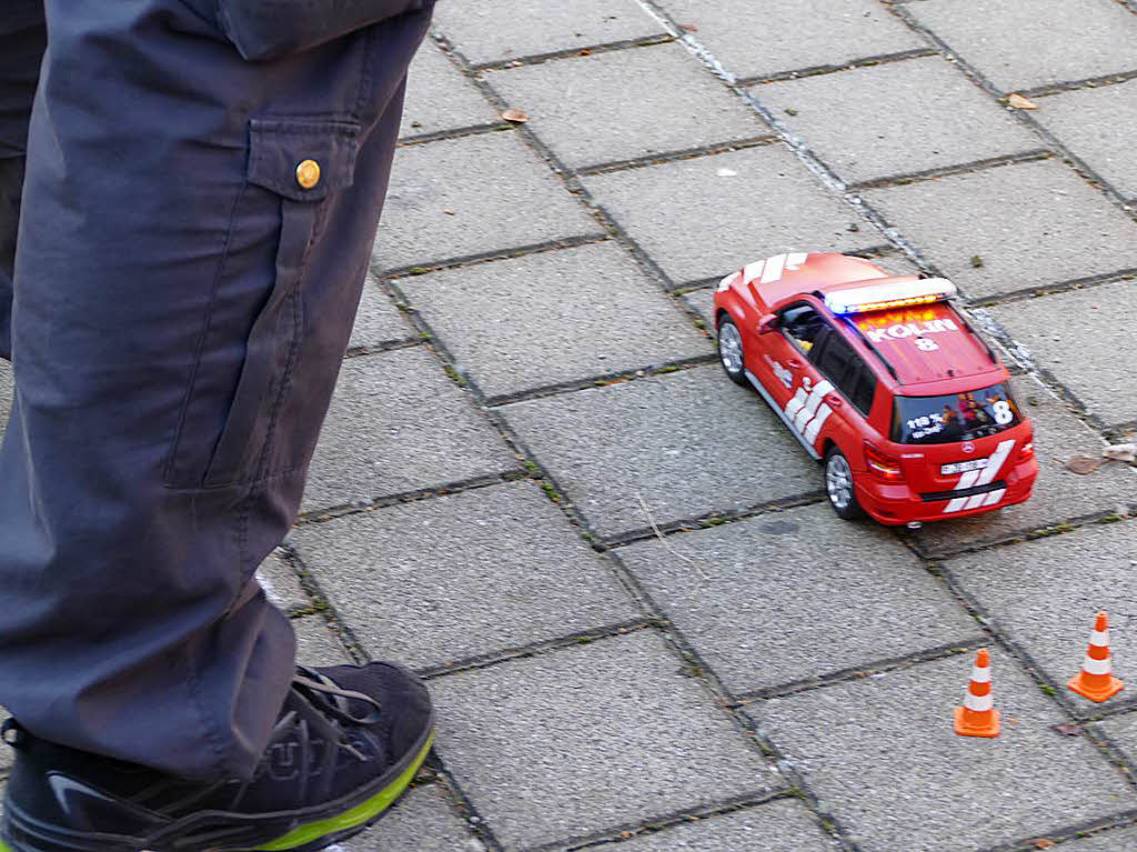 Ein Publikumsmagnet: Ein Feuerwehreinsatz, mit den Modellfahrzeugen dargestellt. Letzte Vorfhrung soll heute um 16 Uhr sein.