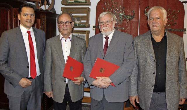 Ehrungen bei der Jahreshauptversammlun...rer und der Vorsitzende Stefan Kloss.   | Foto: Helmut Hassler