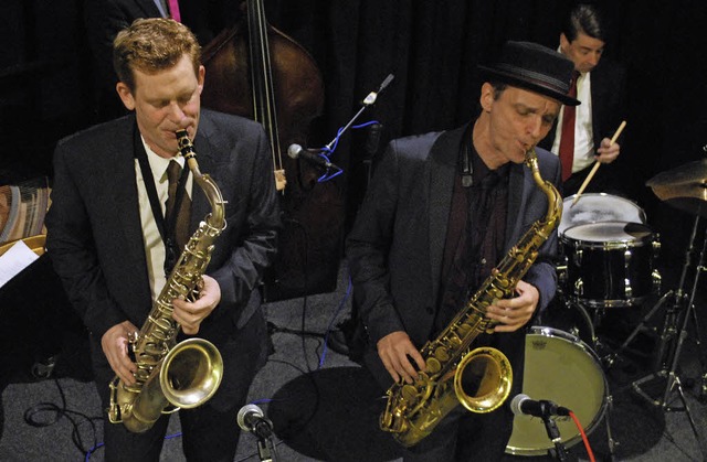 Die Tenorsaxophonisten Patrick Braun (...nd (rechts) sind The Toughest Tenors.   | Foto: Thomas Loisl Mink