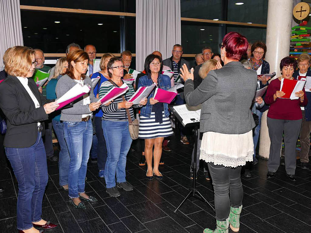 Der Sthlinger Sngerbund gratulierte musikalisch.