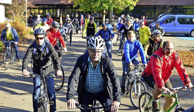 Herrliches Herbstwetter begleitete die...ehmer der 11. Eduard-Spranger-Radtour.  | Foto: Dieter Erggelet