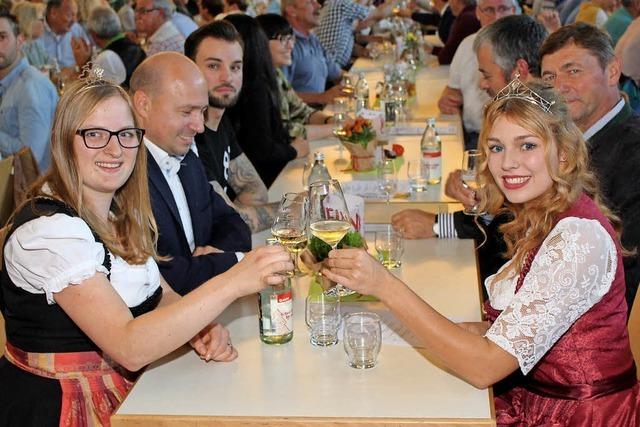 Weinprobe mit strahlenden Hoheiten