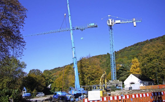 Bei der Baustelle Lwenzahn kommt jetz...ger eines Turmkrans mit der Plattform.  | Foto: Sebastian Kurtenacker