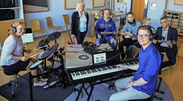 Einmal grooven wie die Jungen: Beate R...) bei der Prsentation des Groovelabs.  | Foto: sandra Decoux-Kone